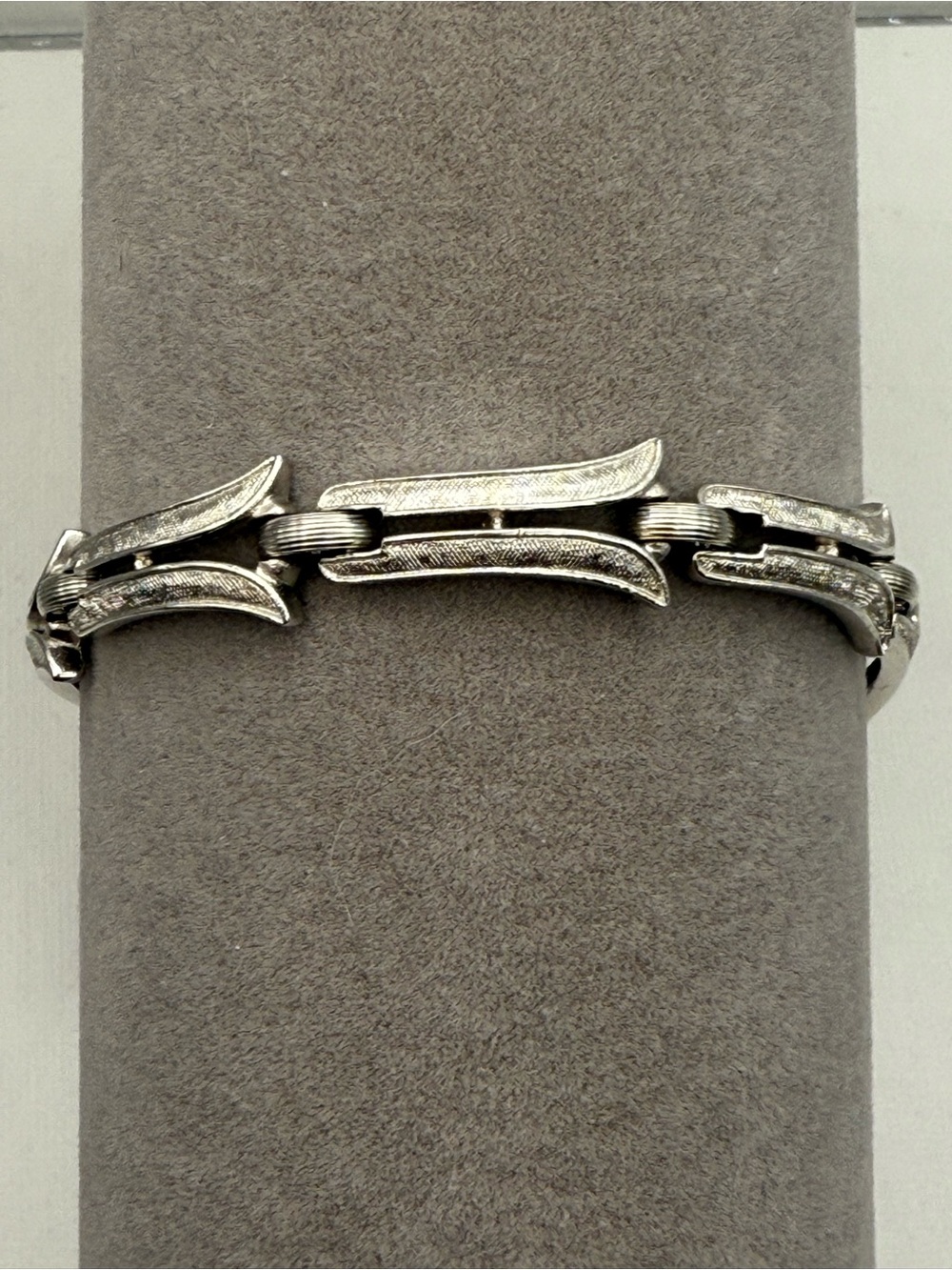 Vintage Crown Trifari Textured Link Bracelet Silver Tone 7” Signed